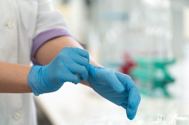 ¿Cómo debo prepararme para la cirugía de cataratas?